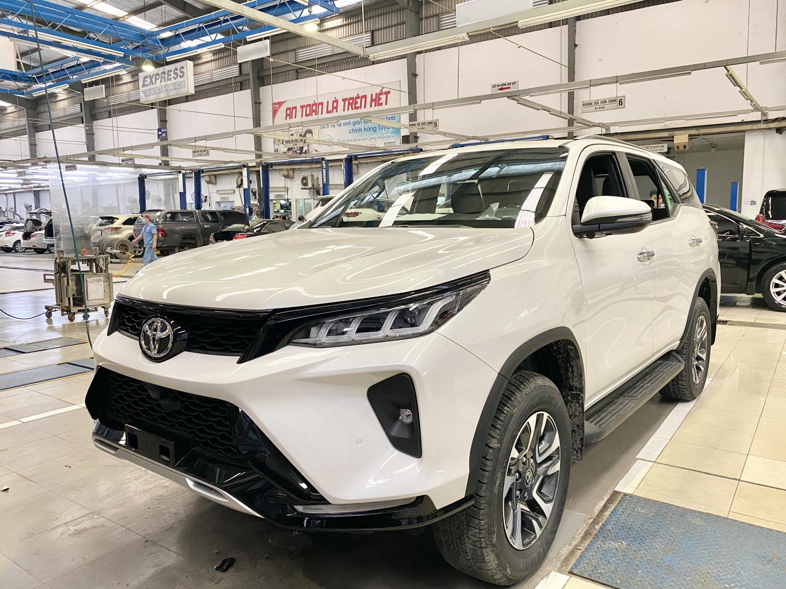 Fortuner Legender 2022 mới tại Toyota An Sương LH em Dương