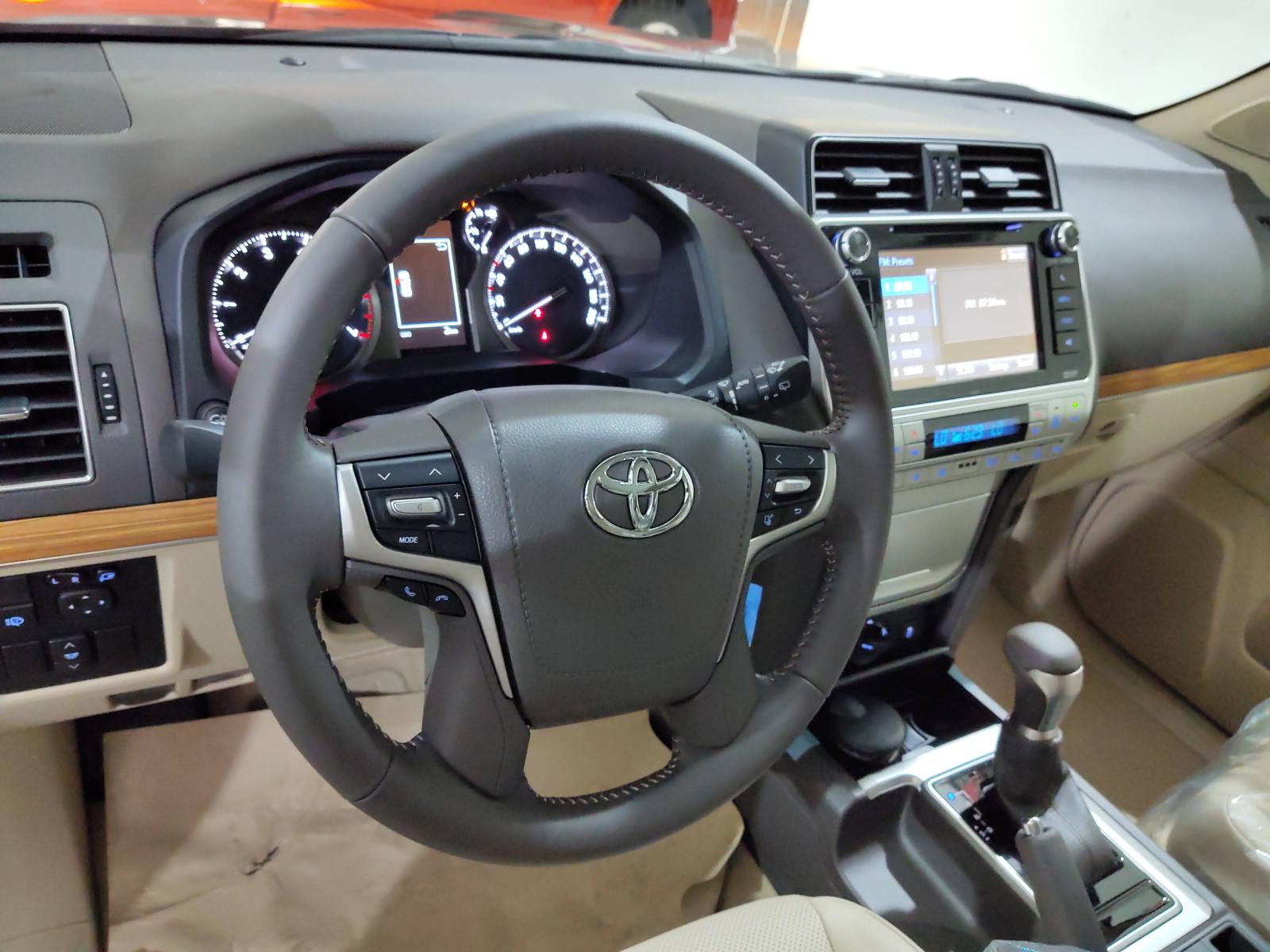 Land Cruiser Prado 2022 mới tại Toyota An Sương LH em Dương