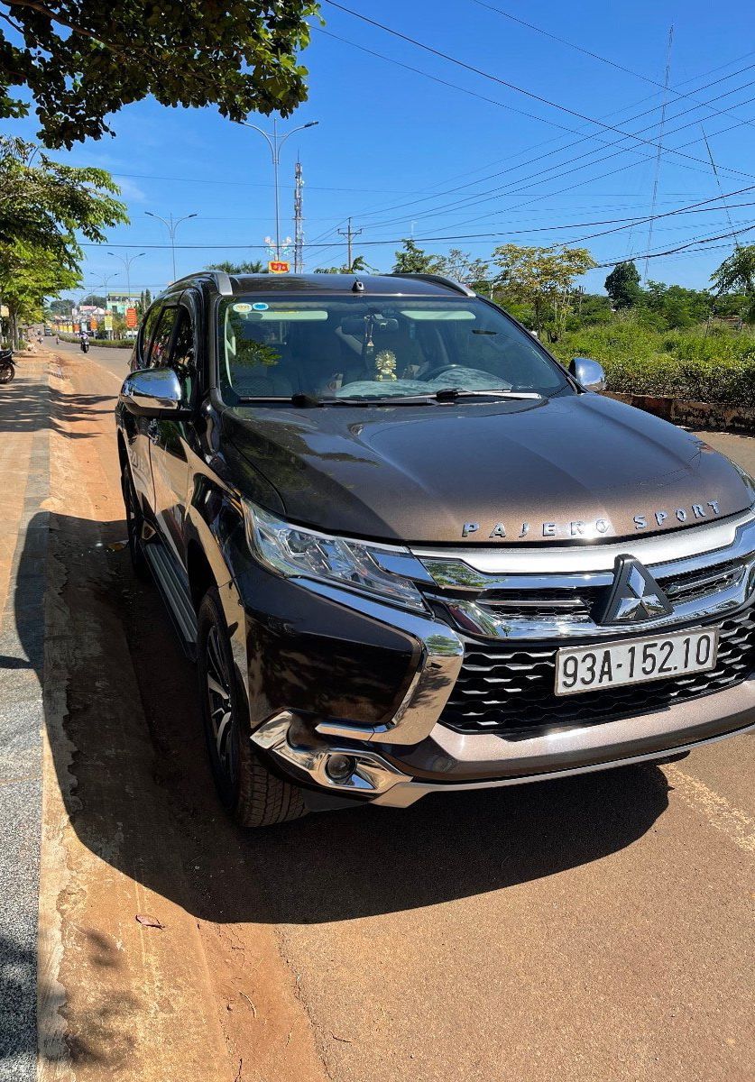 Mitsubishi Pajero   Sport 2.4 AT 2018 - Bán xe Mitsubishi Pajero Sport 2.4 AT đời 2018, màu nâu, xe nhập 