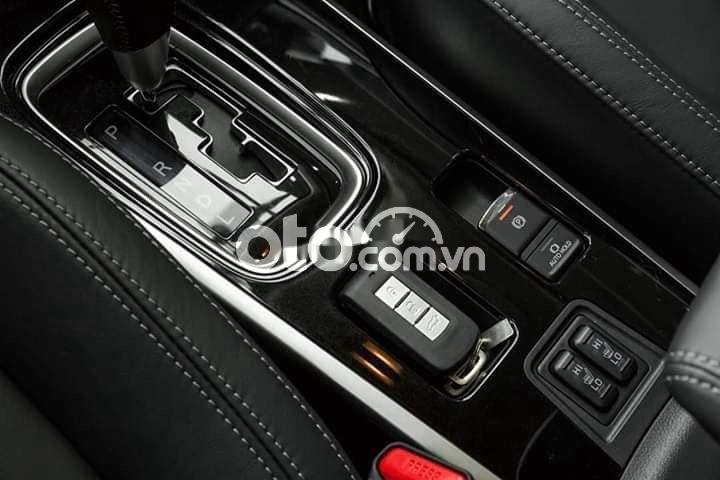 Mitsubishi Stavic 2021 - Bán ô tô Mitsubishi Outlander sản xuất 2021, màu trắng, 825tr