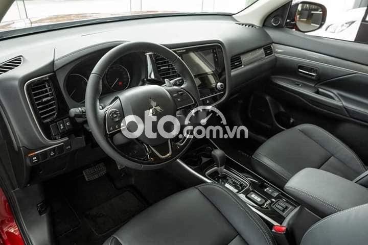 Mitsubishi Stavic 2021 - Bán ô tô Mitsubishi Outlander sản xuất 2021, màu trắng, 825tr