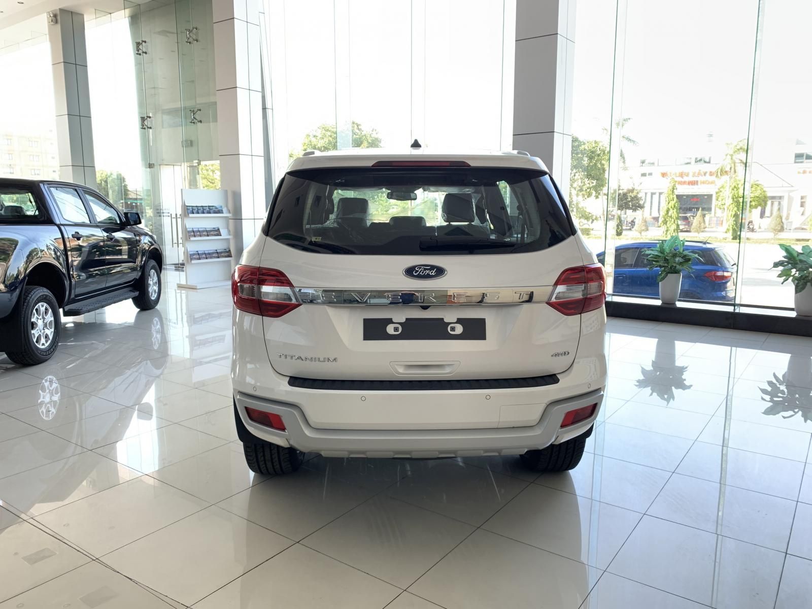 Ford Everest 2021 - Ưu đãi khủng, hỗ trợ vay 85% - Ford Everest 2021 - Đủ màu nhận xe ngay, tặng quà lên đến hàng trăm triệu đồng