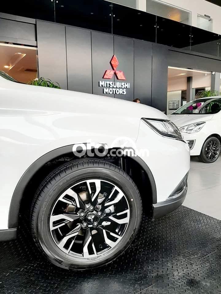 Mitsubishi Stavic 2021 - Bán ô tô Mitsubishi Outlander sản xuất 2021, màu trắng, 825tr
