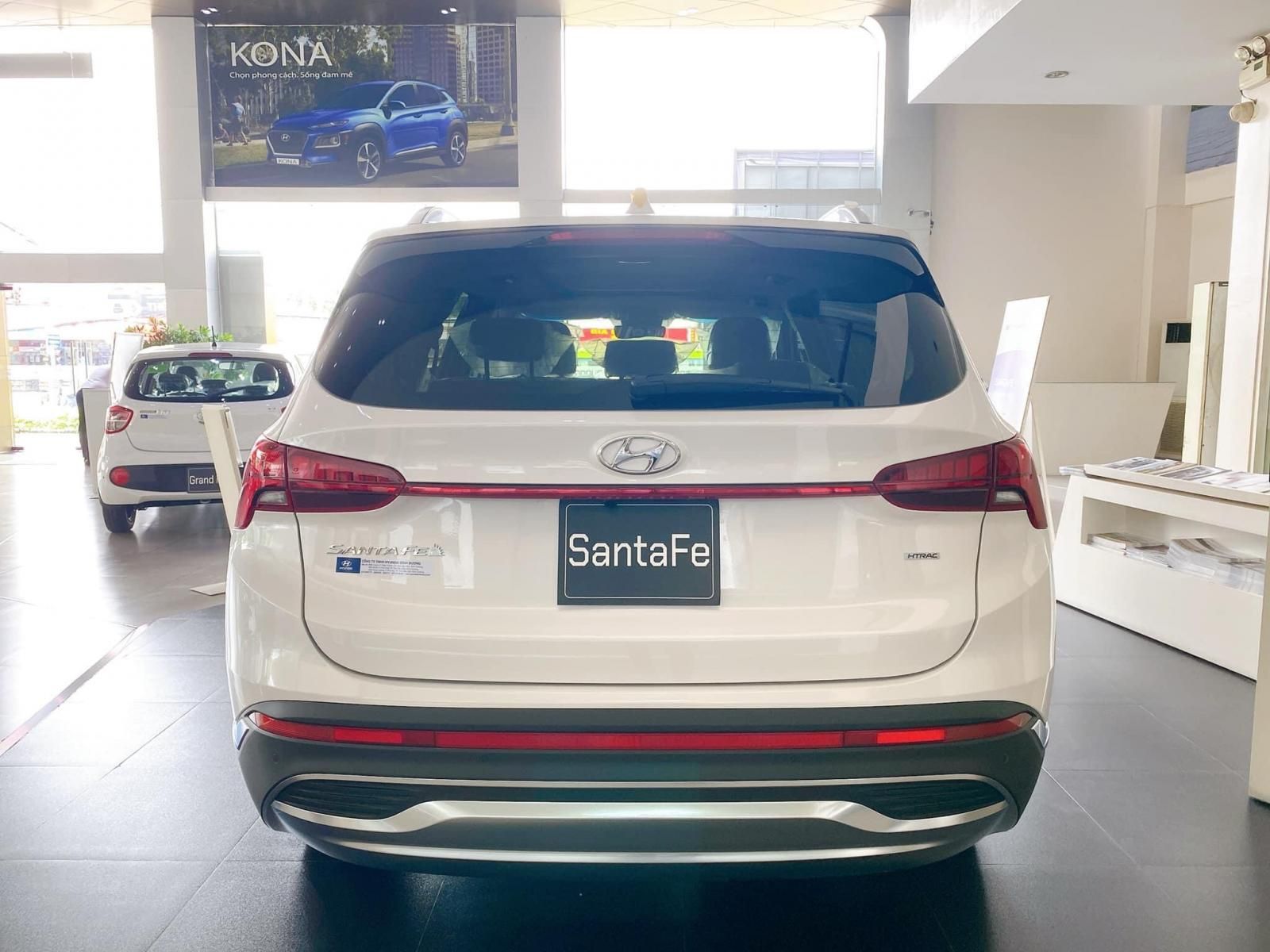 Hyundai Santa Fe 2021 - Bán xe Hyundai Santa Fe sản xuất 2021, màu trắng, giá tốt