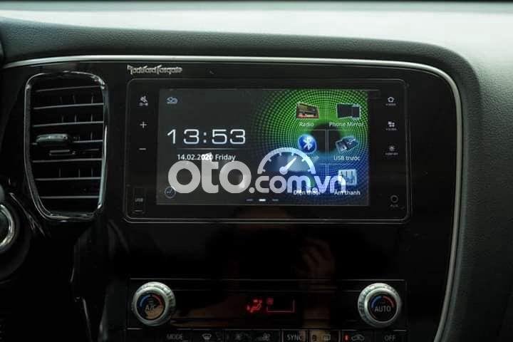 Mitsubishi Stavic 2021 - Bán ô tô Mitsubishi Outlander sản xuất 2021, màu trắng, 825tr