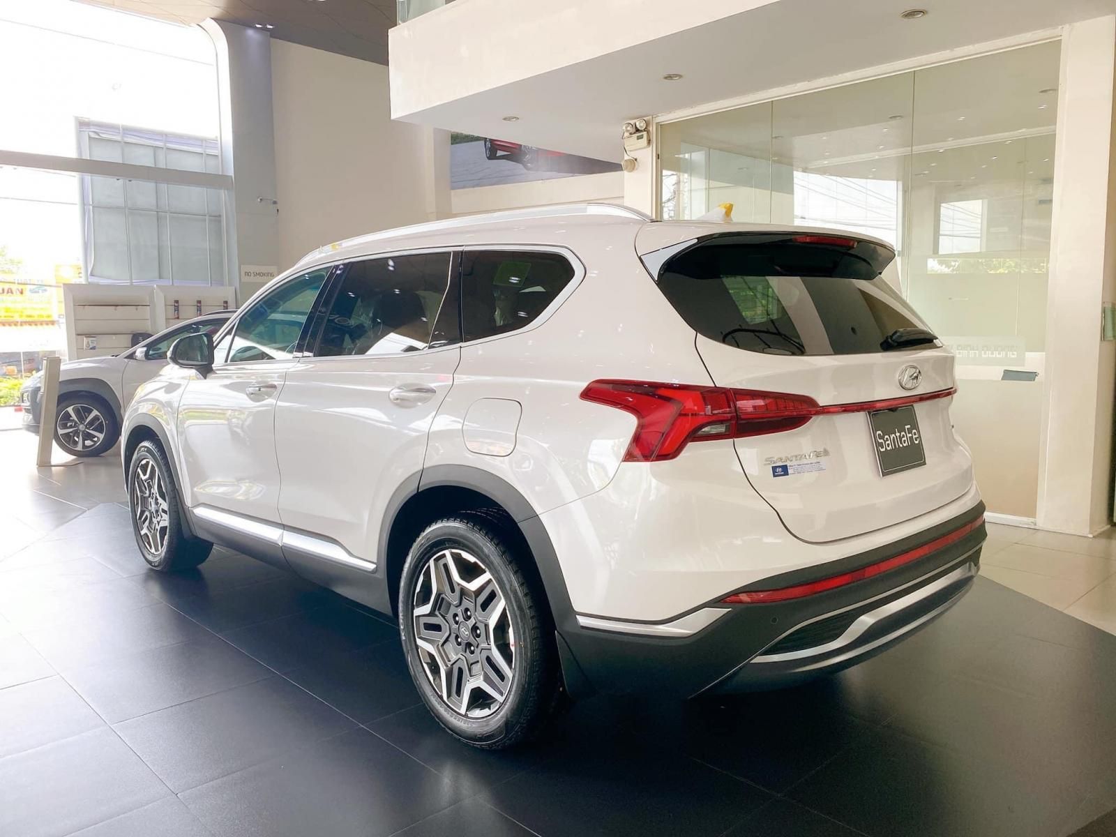Hyundai Santa Fe 2021 - Bán xe Hyundai Santa Fe sản xuất 2021, màu trắng, giá tốt