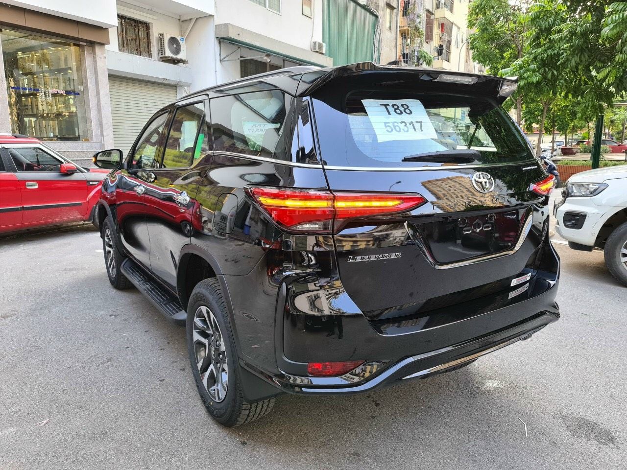 Toyota Fortuner 2021 - Toyota Fortuner chưa khi nào hạ nhiệt, giảm giá cực sốc, nhận ngay quà khủng, hỗ trợ 80%, đủ màu giao xe ngay