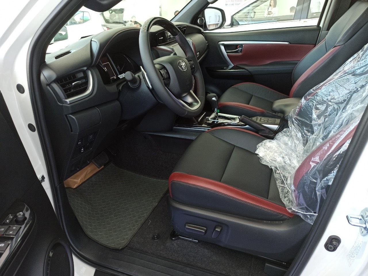 Toyota Fortuner 2021 - Toyota Fortuner chưa khi nào hạ nhiệt, giảm giá cực sốc, nhận ngay quà khủng, hỗ trợ 80%, đủ màu giao xe ngay