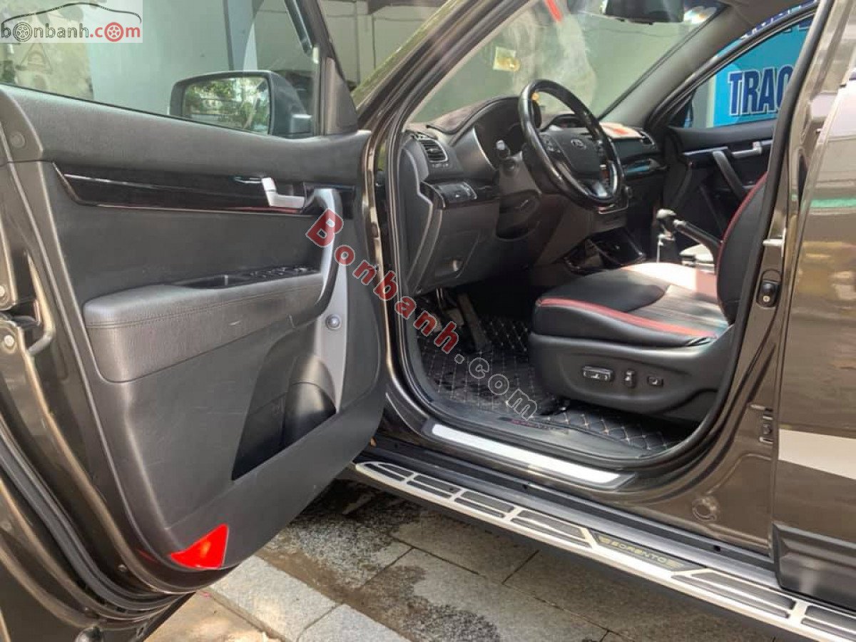 Kia Sorento    2015 - Cần bán Kia Sorento 2015, màu nâu còn mới, giá chỉ 480 triệu