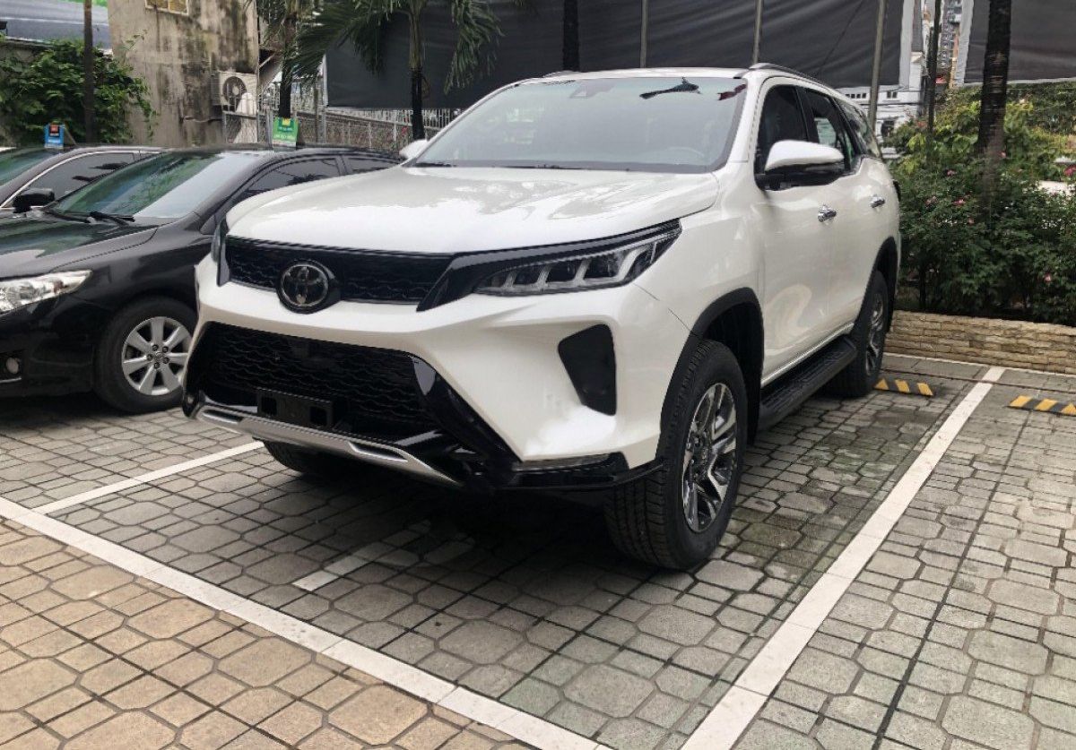 Toyota Fortuner 2021 - Bán Toyota Fortuner năm sản xuất 2021, màu trắng