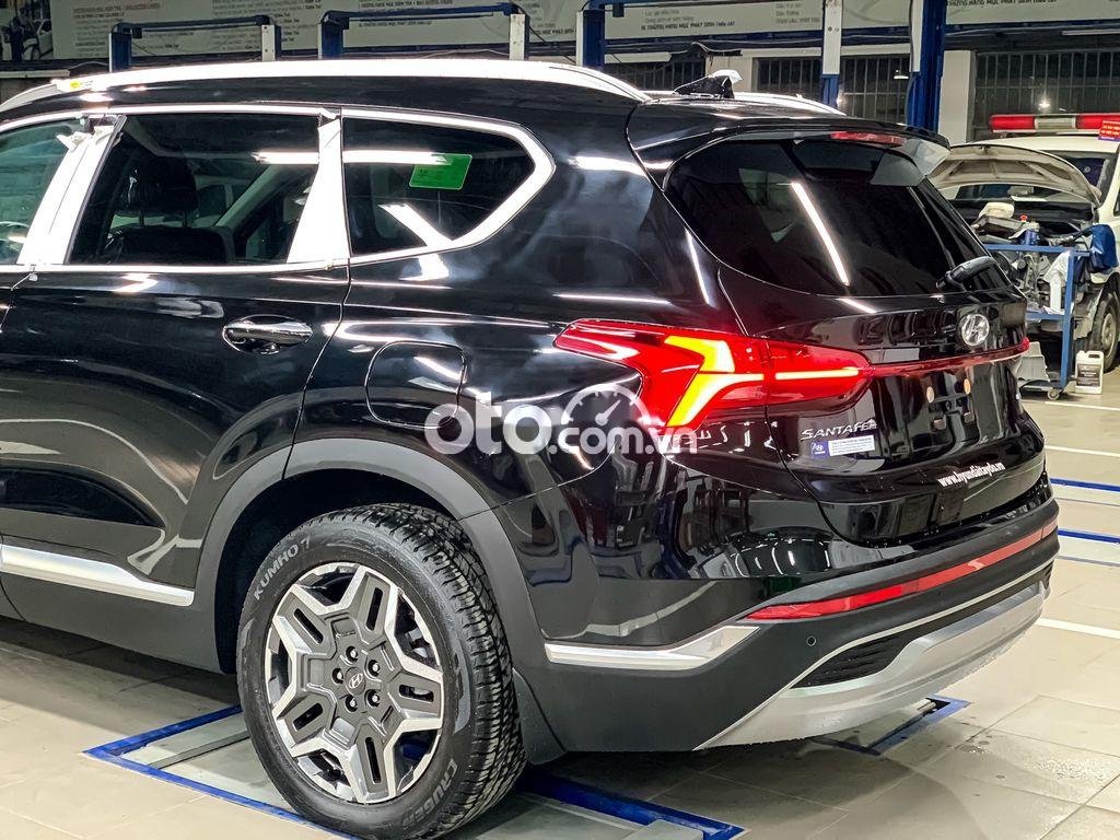 Hyundai Santa Fe 2.2L máy dầu cao cấp 2022 - Bán Hyundai Santa Fe 2.2L máy dầu cao cấp sản xuất năm 2022, màu đen, nhập khẩu nguyên chiếc