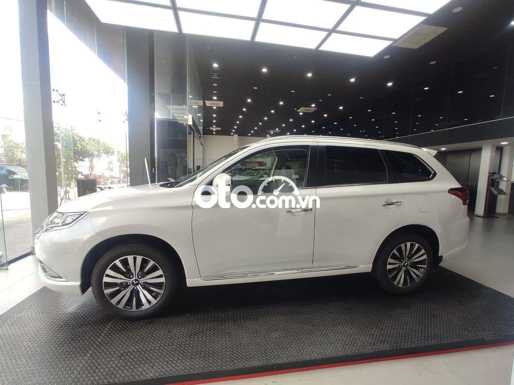 Mitsubishi Outlander 2.0 CVT 2022 - Bán ô tô Mitsubishi Outlander 2.0 CVT sản xuất năm 2022, màu trắng