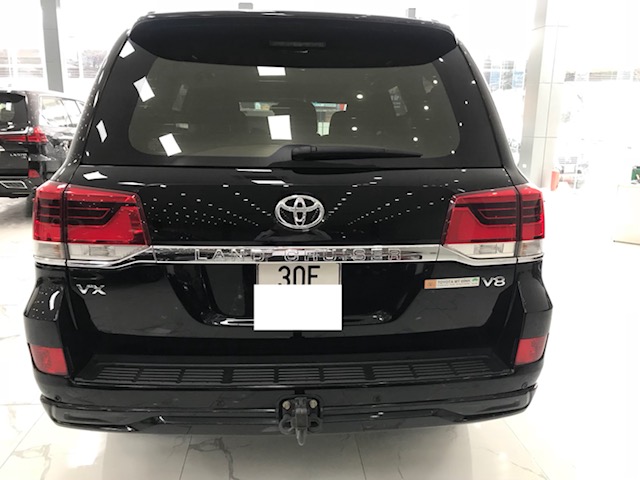 Cần bán xe Toyota Landcruiser VX sản xuất năm 2016 đăng ký 2017 1 chủ