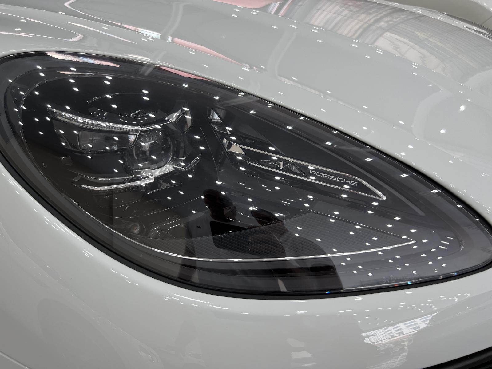 Porsche Macan 2023 -  Porsche Macan đời 2023, màu trắng, xe nhập mới 100%, giao ngay