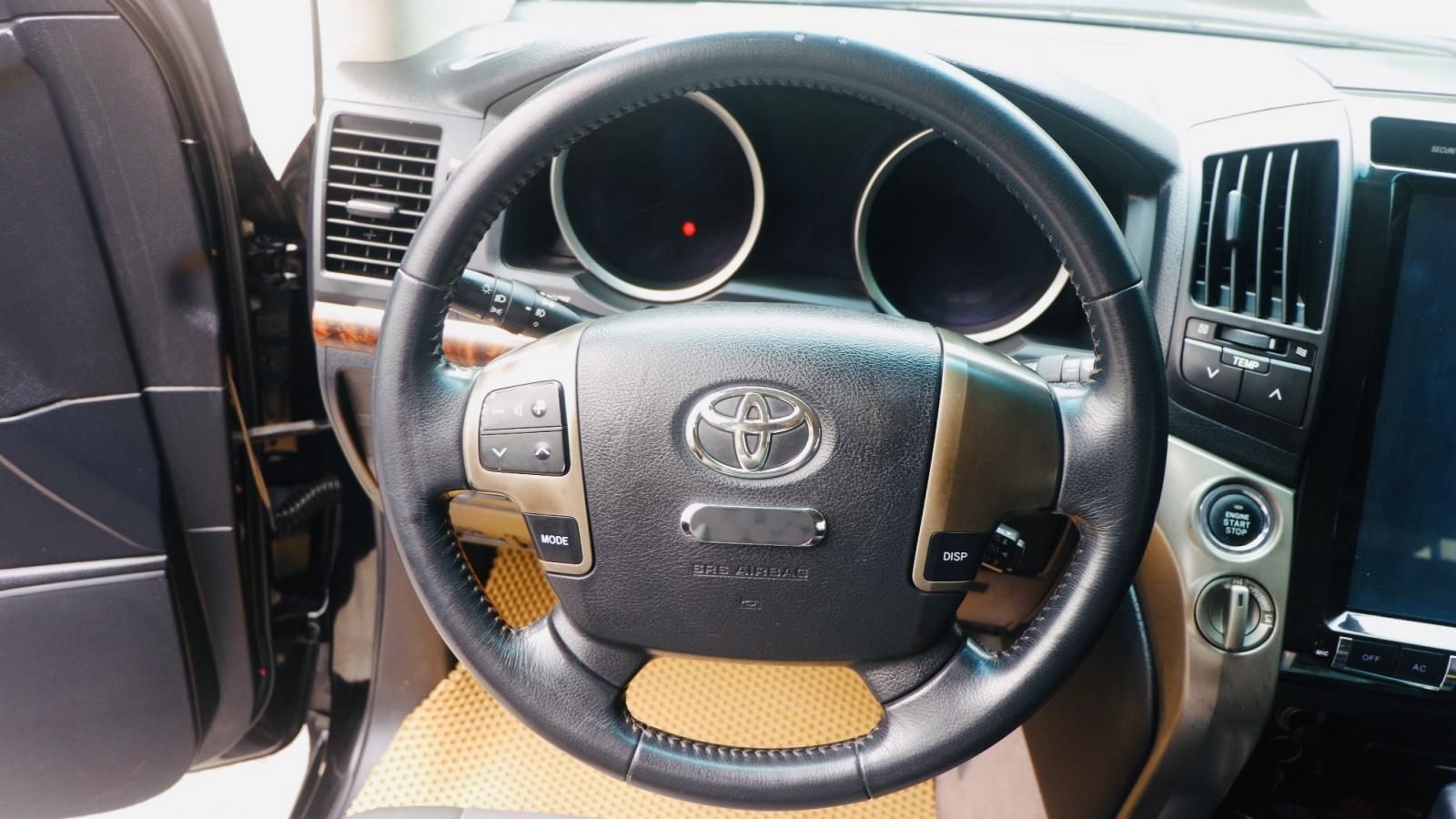 Toyota Land Cruiser 2011 - Màu đen, giá tốt