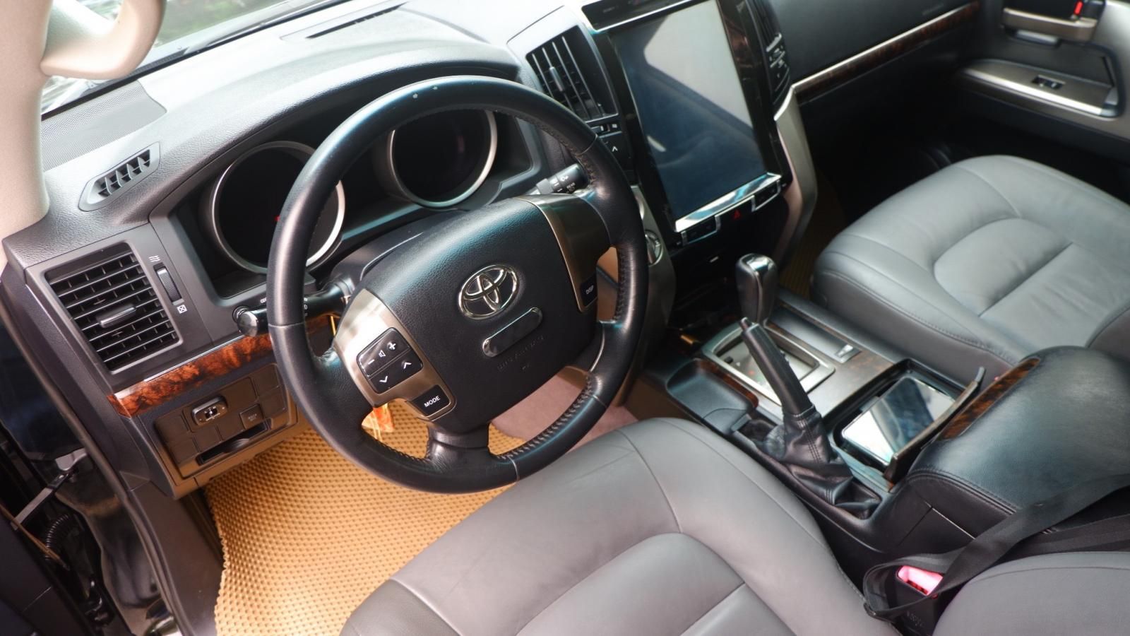 Toyota Land Cruiser 2011 - Màu đen, giá tốt