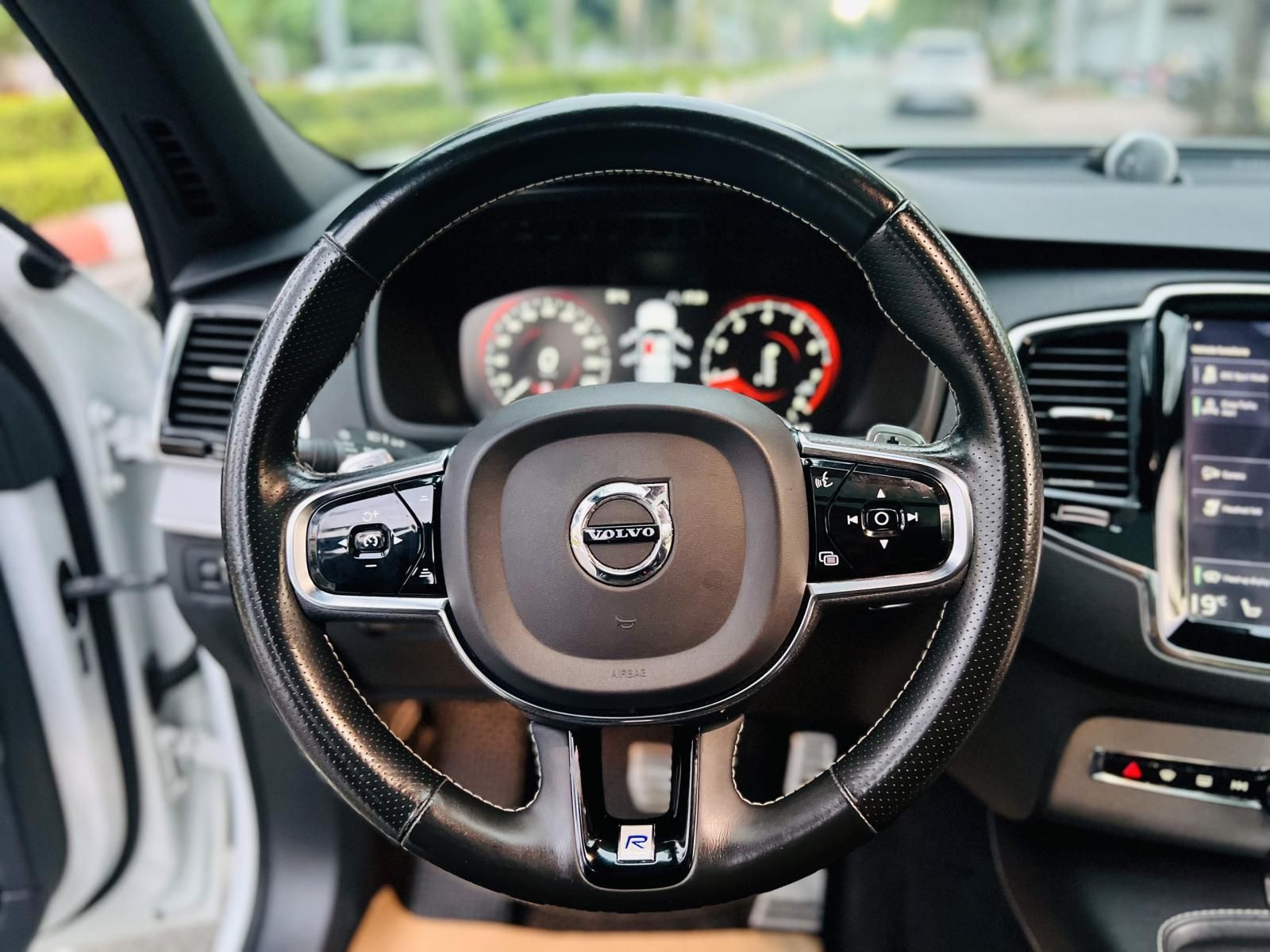 Volvo XC90 2015 - Mua xe tặng 1 miếng vàng thần tài - Miễn phí 100% thuế trước bạ