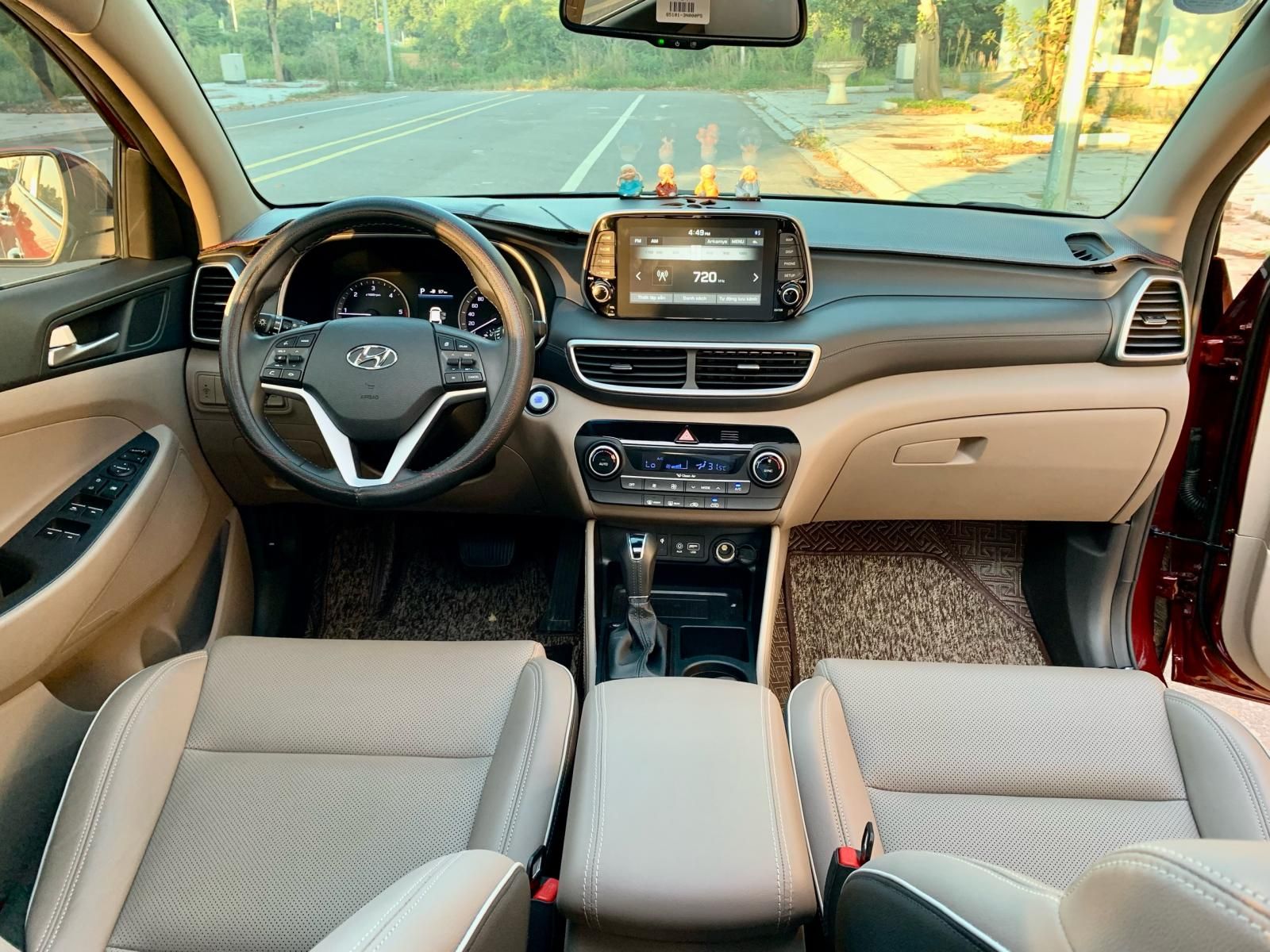 Hyundai Tucson 2021 - Cần bán gấp xe gia đình giá 935tr