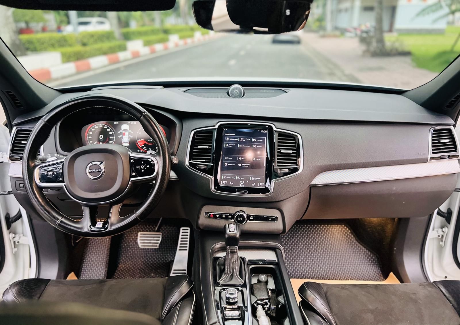 Volvo XC90 2015 - Mua xe tặng 1 miếng vàng thần tài - Miễn phí 100% thuế trước bạ