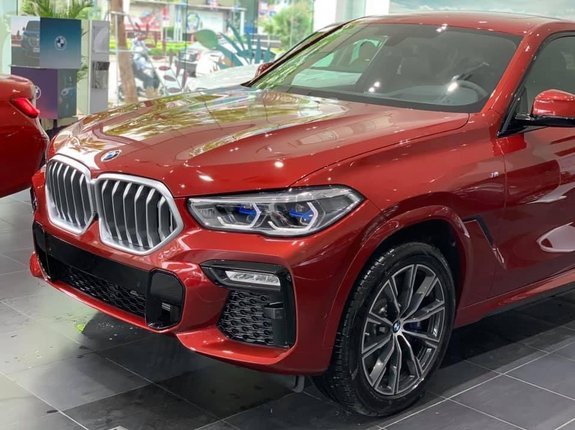 BMW X6 2022 - Xe màu đỏ nổi bật thu hút ánh nhìn
