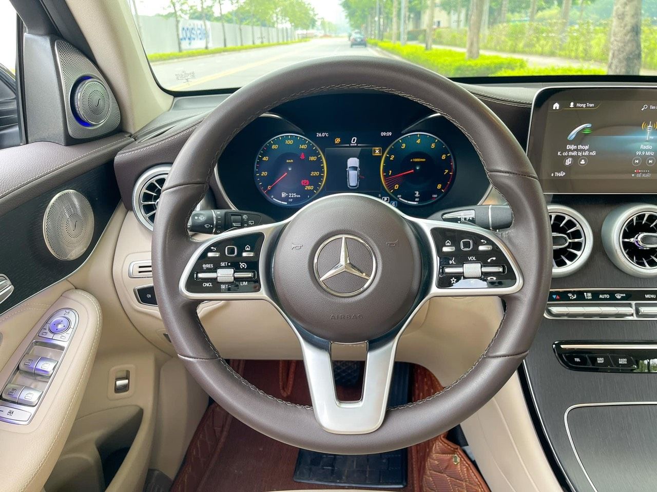 Mercedes-Benz GLC 300 2021 - Màu đen, giá tốt