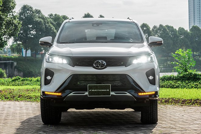 Toyota Fortuner 2022 - Quà tặng tiền mặt và phụ kiện