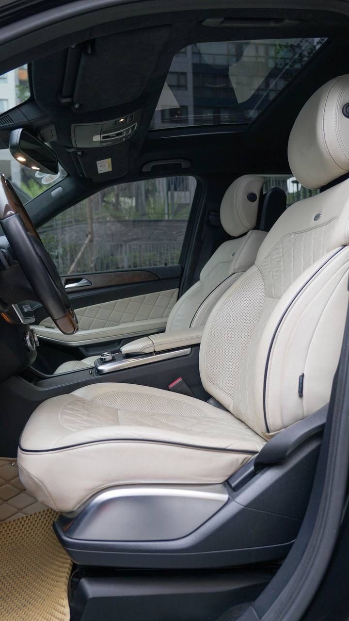 Mercedes-Benz GL 500 2016 - Màu đen, nội thất kem