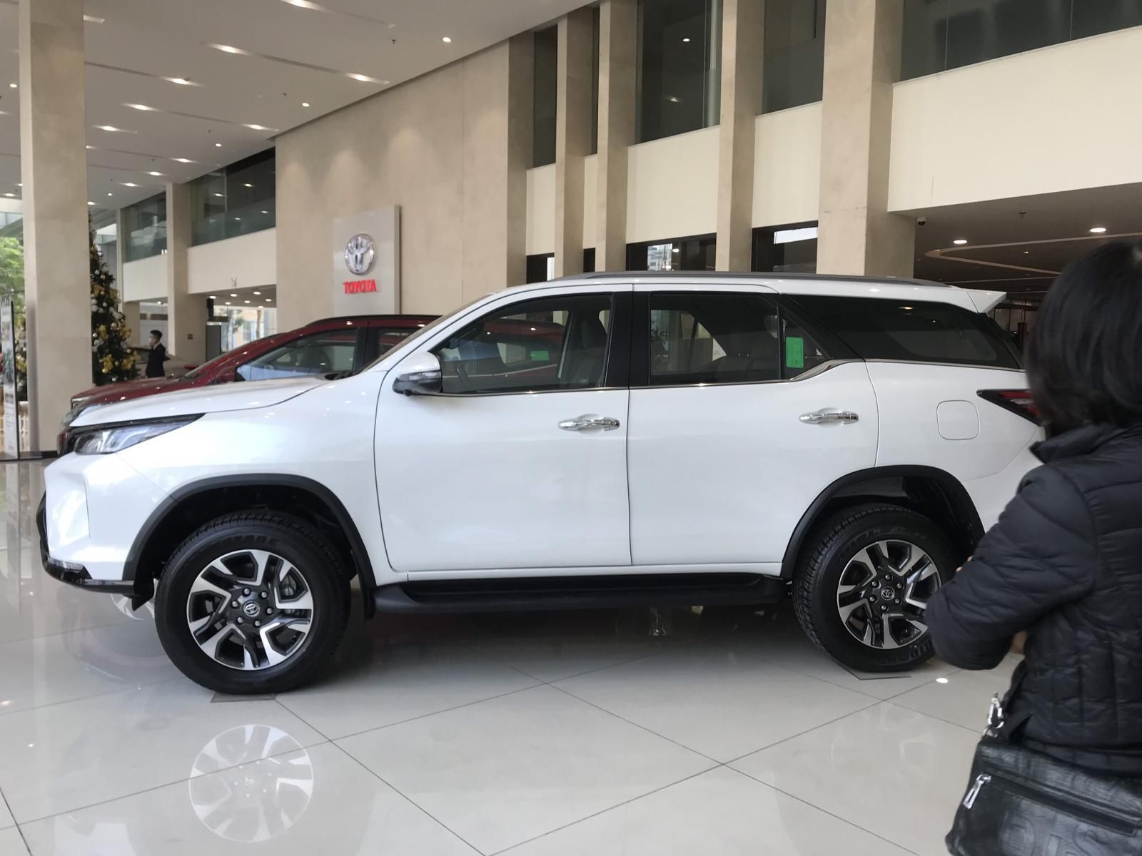 Toyota Fortuner 2022 - Giá chỉ 1026 triệu, ưu đãi cực sốc nhận xe chưa đến 1 tỉ, sẵn xe giao ngay, hỗ trợ trả góp