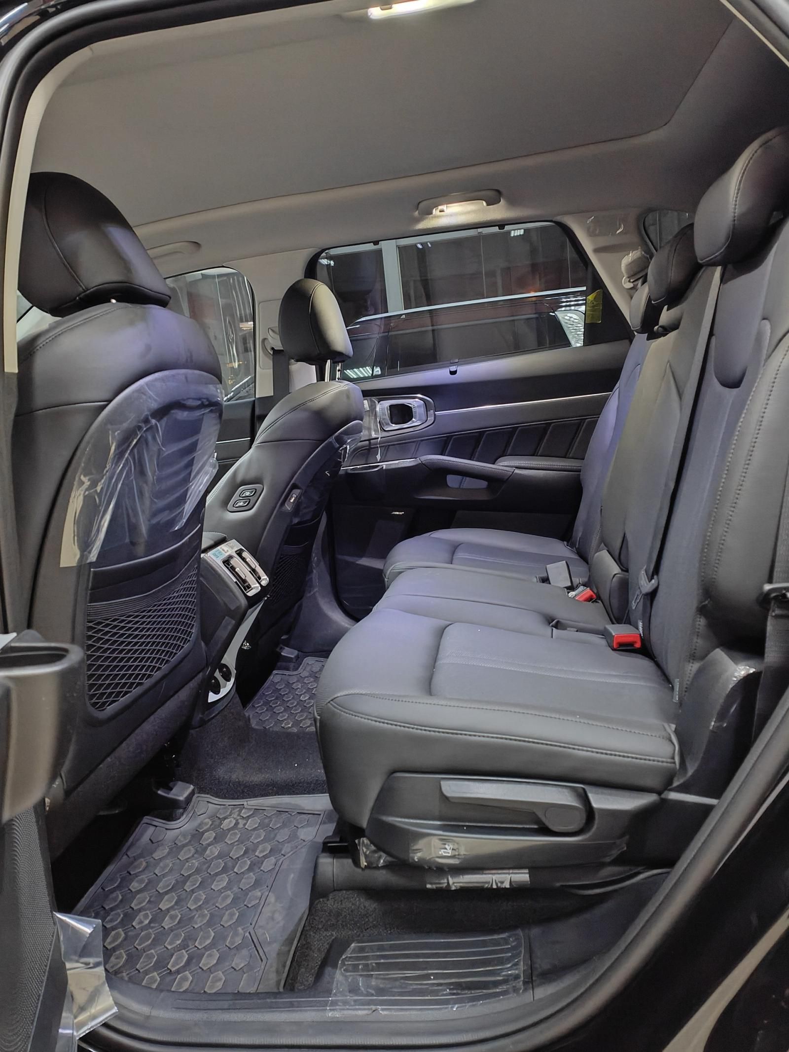 Kia Sorento 2022 - Màu xám nổi bật và siêu hiếm - Giảm 60% thuế trước bạ - Nhiều ưu đãi hấp dẫn