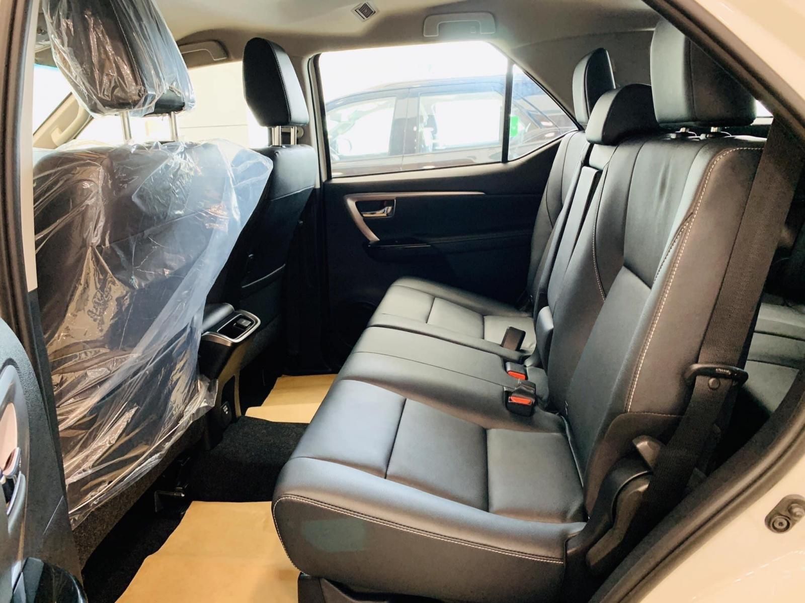 Toyota Fortuner 2022 - Giảm 50% trước bạ - Giao ngay nhiều màu