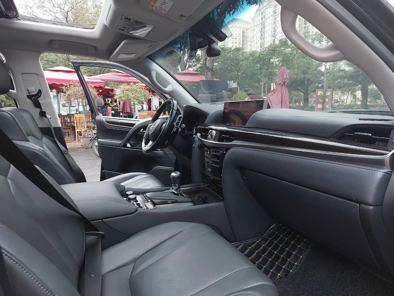 Lexus LX 570 2019 - Xe màu đen, nội thất đen