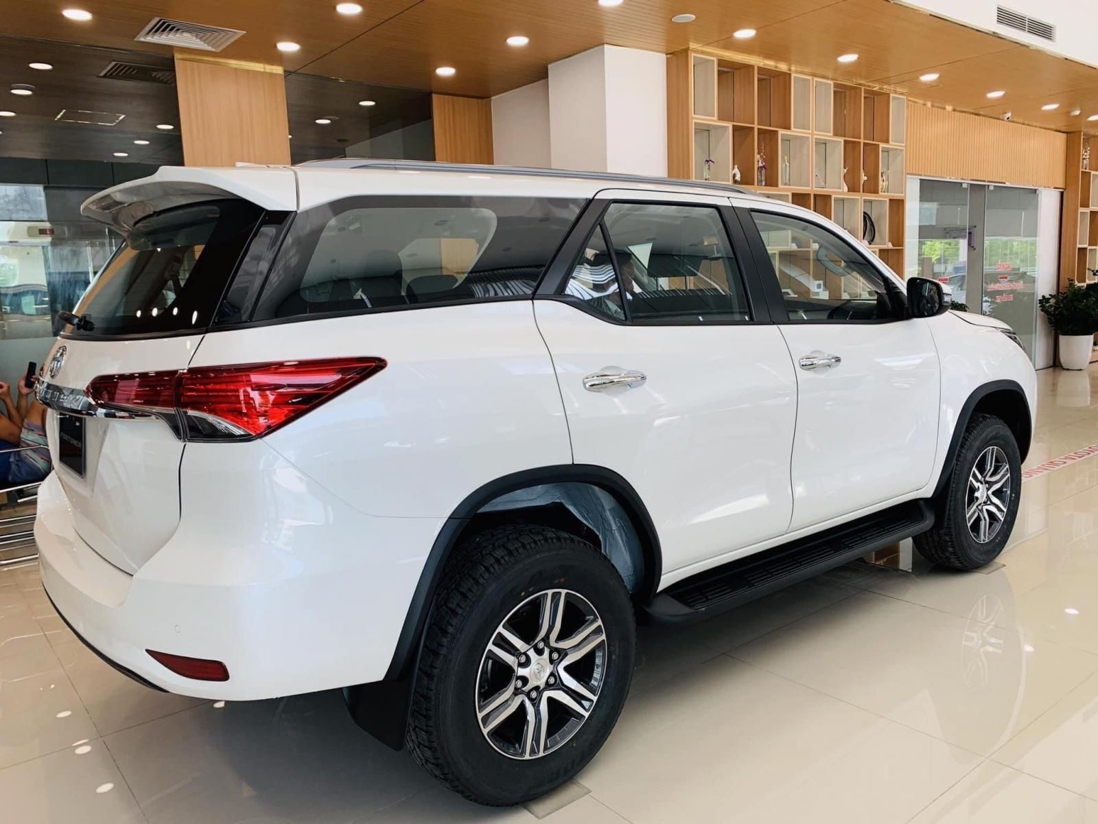 Toyota Fortuner 2022 - Giảm 50% trước bạ - Giao ngay nhiều màu
