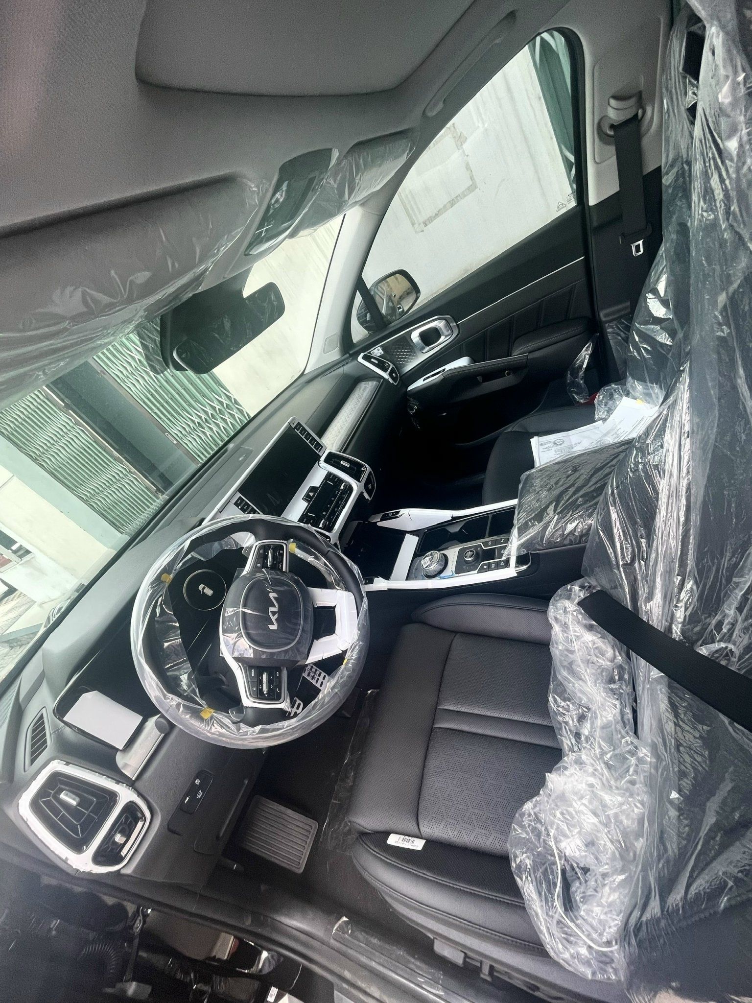 Kia Sorento 2022 - Màu xám nổi bật và siêu hiếm - Giảm 60% thuế trước bạ - Nhiều ưu đãi hấp dẫn