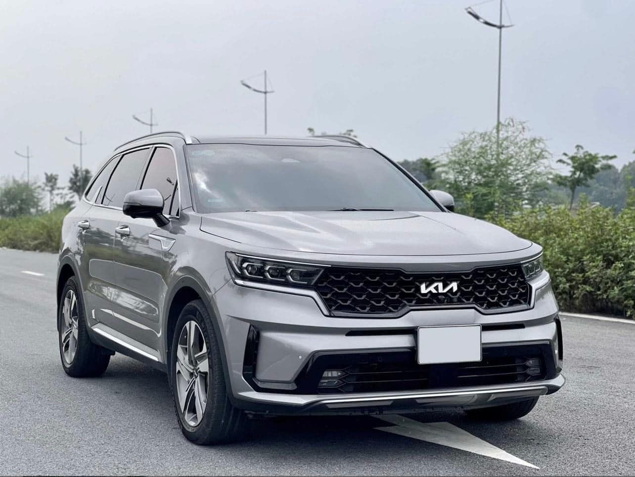 Kia Sorento 2022 - Màu xám nổi bật và siêu hiếm - Giảm 60% thuế trước bạ - Nhiều ưu đãi hấp dẫn