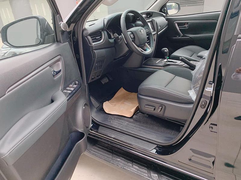 Toyota Fortuner 2023 - Giảm sâu tiền mặt 50tr, tặng phụ kiện full và bảo hiểm thân vỏ cho khách hàng liên hệ em Vũ ngay