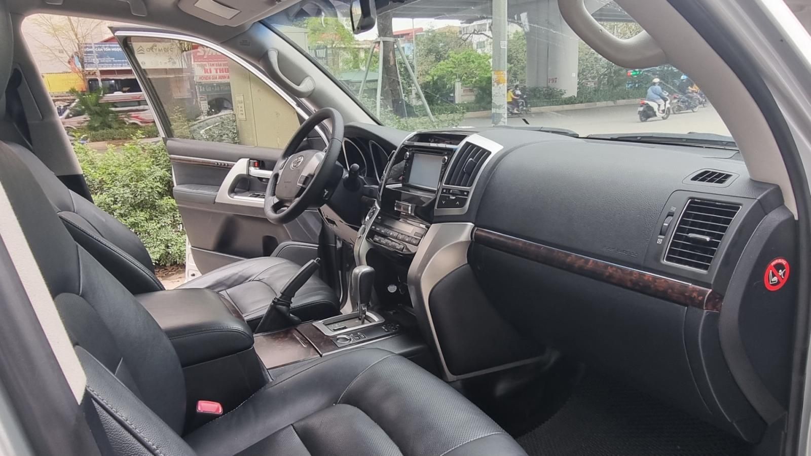 Toyota Land Cruiser 2015 - Màu bạc