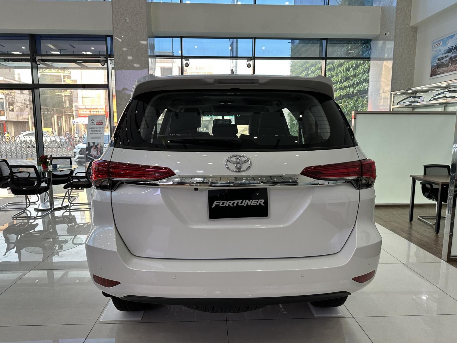 Toyota Fortuner 2022 - Khuyến mại khủng hơn 50 triệu - Tặng ngay gói phụ kiện Toyota vàng - Giao ngay - Trả góp tốt nhất thị trường