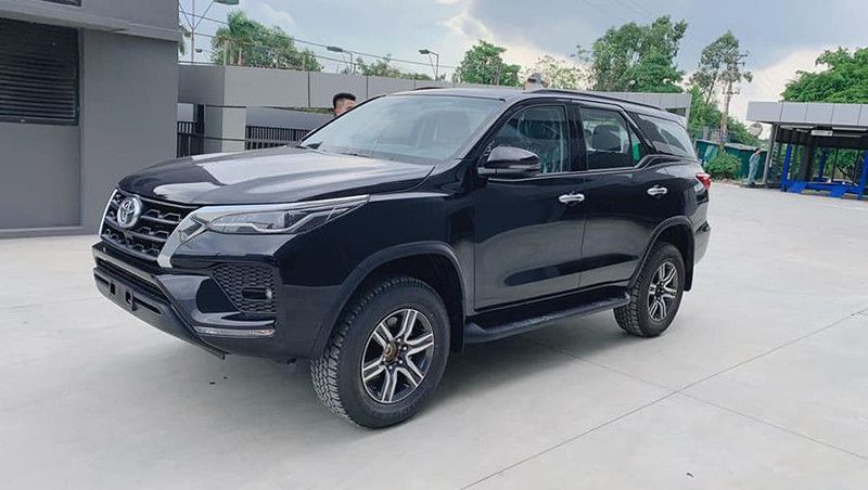 Toyota Fortuner 2023 - Giảm sâu tiền mặt 50tr, tặng phụ kiện full và bảo hiểm thân vỏ cho khách hàng liên hệ em Vũ ngay