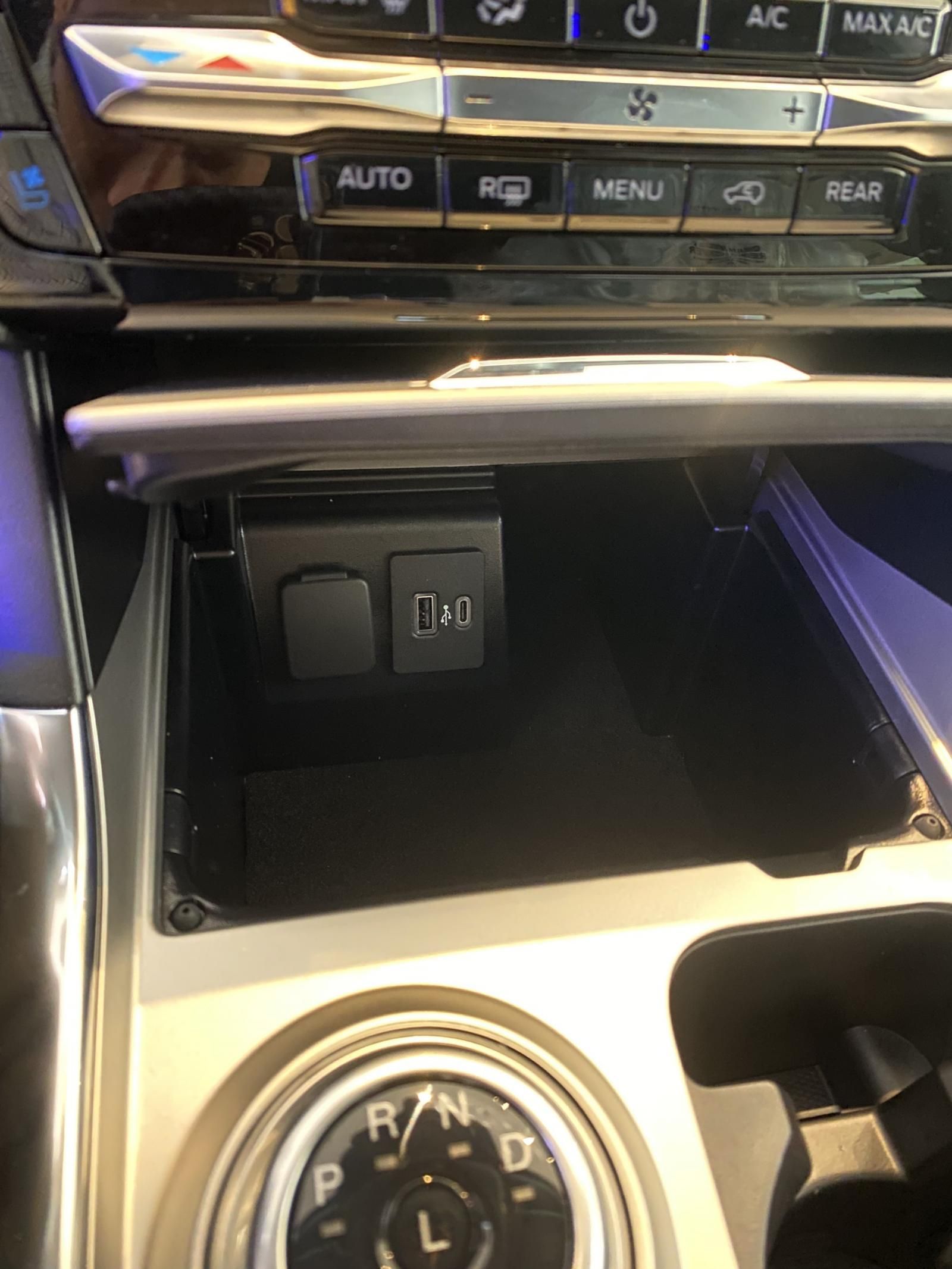 Ford Explorer 2022 - Giao xe tận nhà, giấy tờ đơn giản