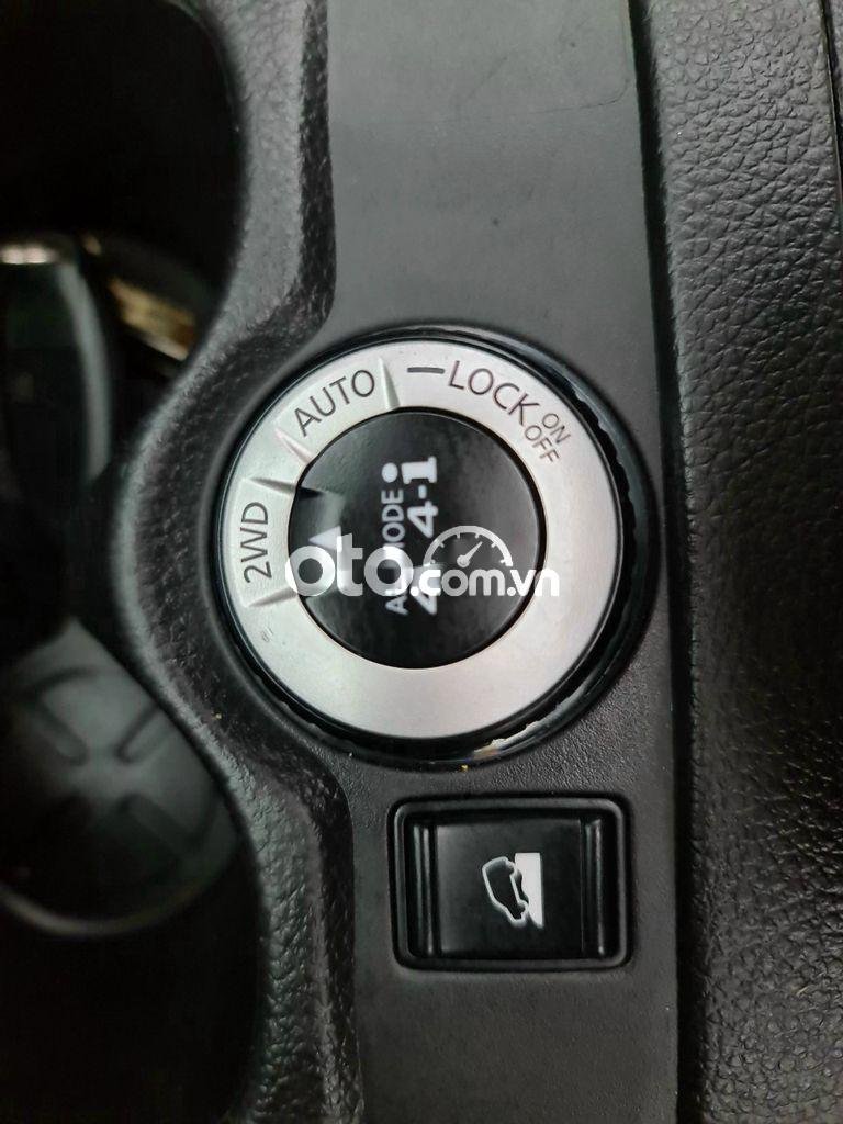 Nissan X trail  X- Trail gia đình màu xanh đen 2016 - Nissan X- Trail gia đình màu xanh đen