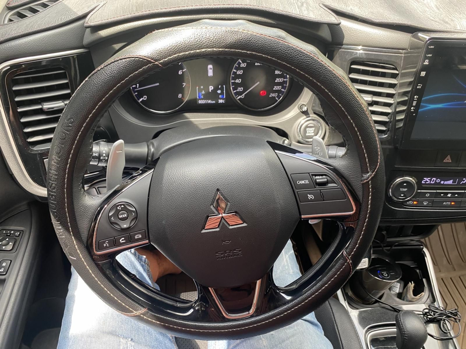 Mitsubishi Outlander 2019 - Màu đen