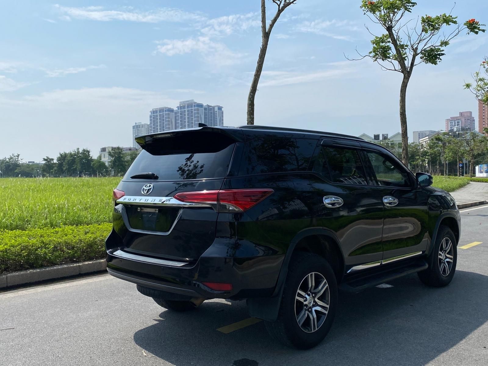 Toyota Fortuner 2018 - Giá bán 820 Triệu