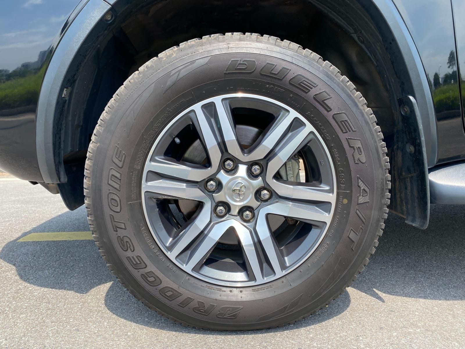 Toyota Fortuner 2018 - Giá bán 820 Triệu