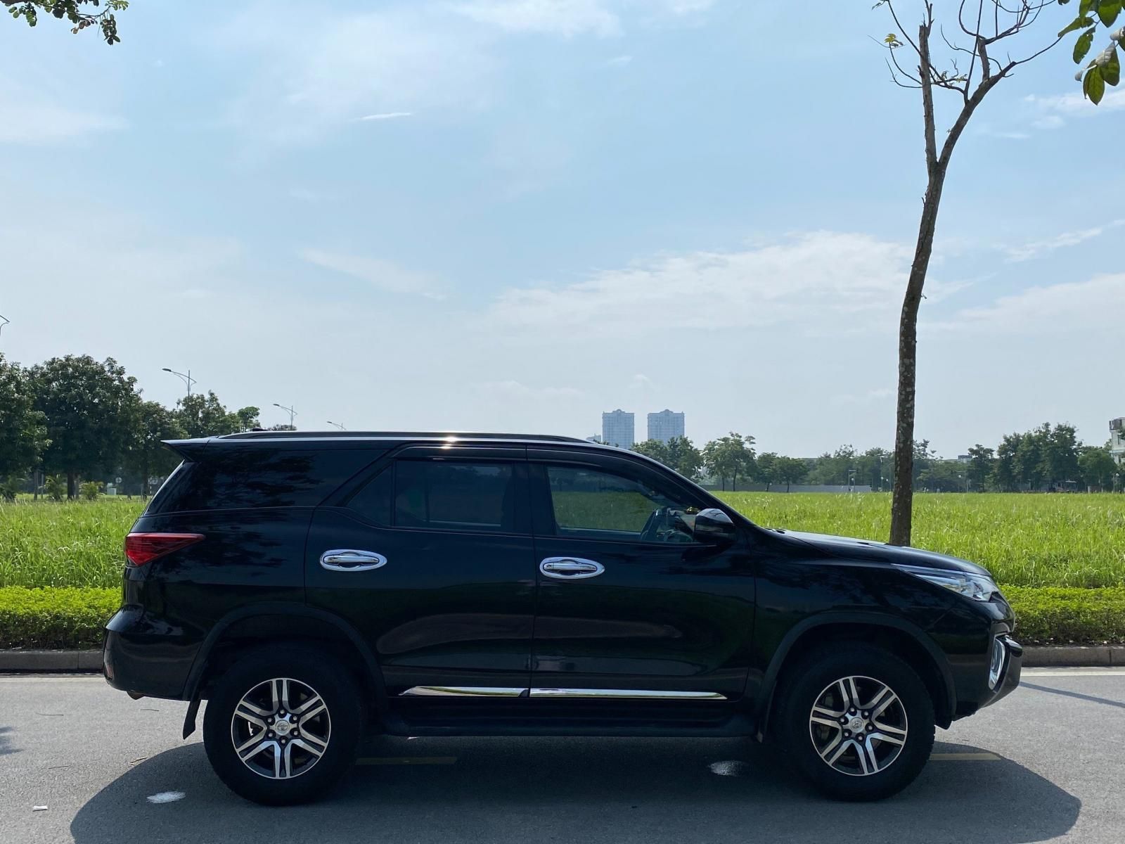 Toyota Fortuner 2018 - Giá bán 820 Triệu