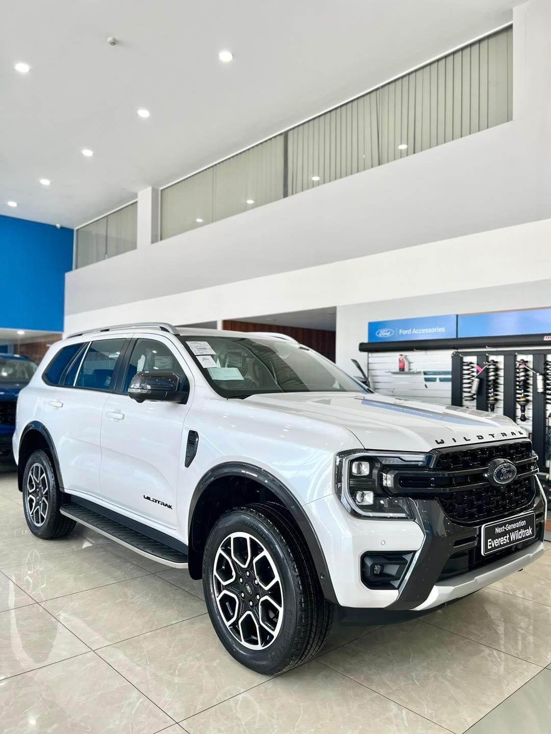 Ford Everest 2023 - Everest TiTanium 2 cầu 4x4, đủ màu, đủ phiên bản giao ngay, ưu đãi tốt, hỗ trợ ngân hàng 80% tặng phụ kiện