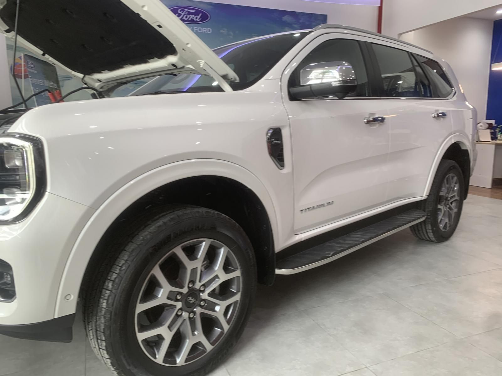Ford Everest 2023 - Everest TiTanium 2 cầu 4x4, đủ màu, đủ phiên bản giao ngay, ưu đãi tốt, hỗ trợ ngân hàng 80% tặng phụ kiện