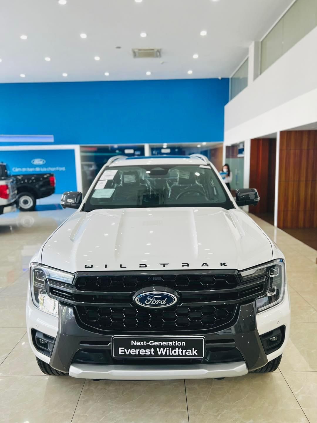Ford Everest 2023 - Everest TiTanium 2 cầu 4x4, đủ màu, đủ phiên bản giao ngay, ưu đãi tốt, hỗ trợ ngân hàng 80% tặng phụ kiện