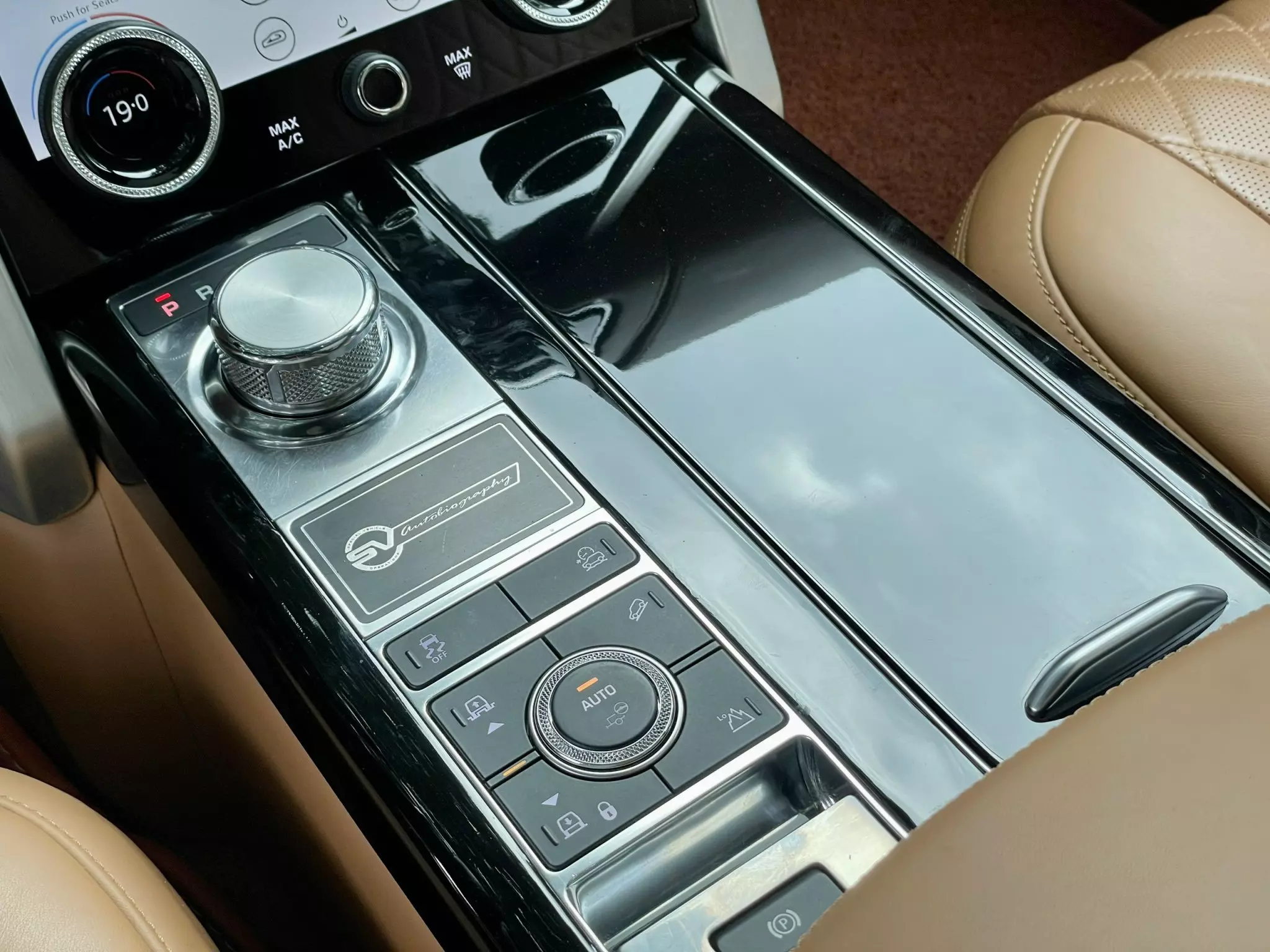 LandRover Range rover 2019 - CẦN BÁN XE  LANDROVER RANGEROVER SV AUTOBIO LWB 5.0 SẢN XUẤT NĂM 2019