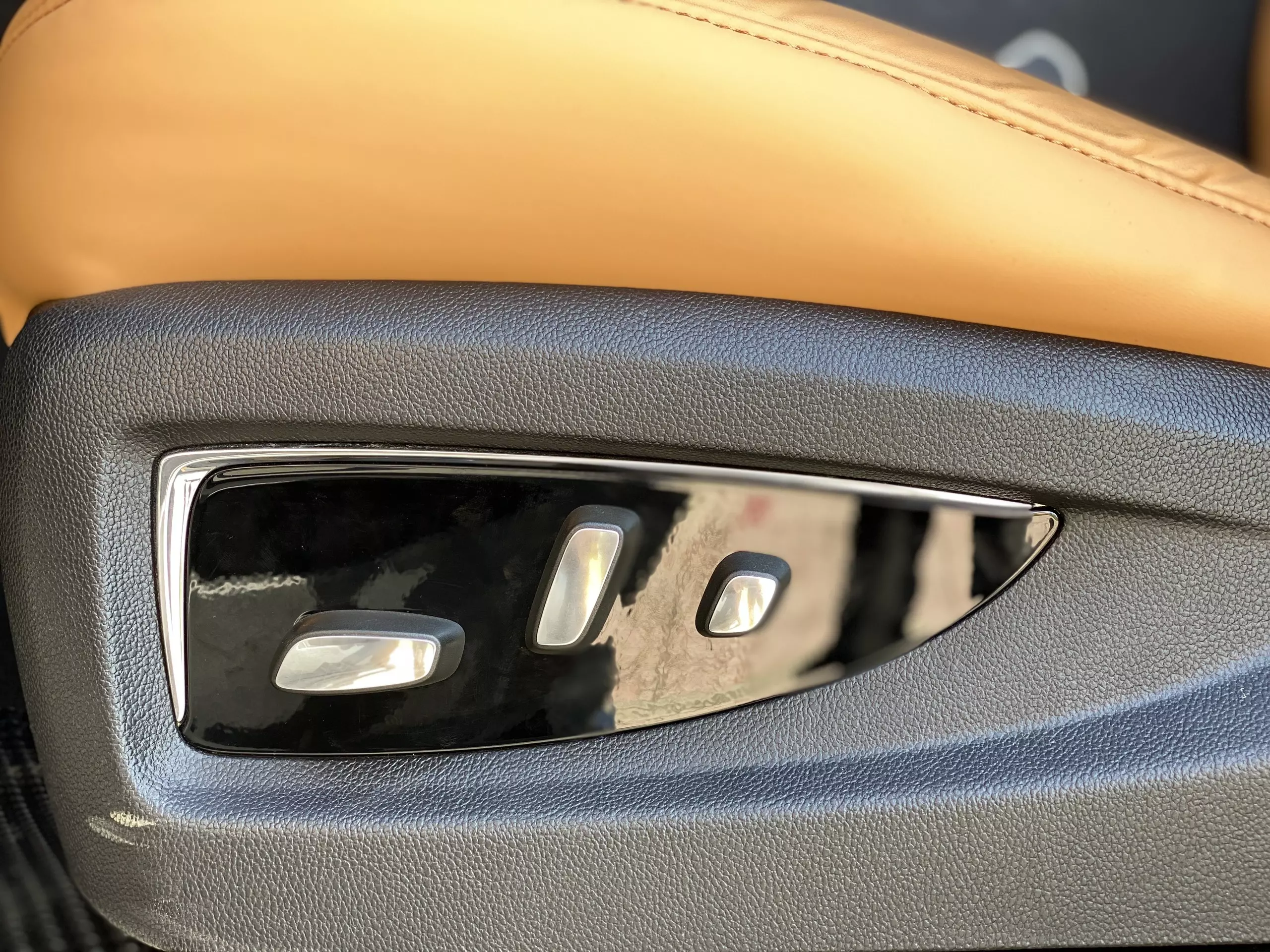 Cadillac Escalade 2014 - Cần bán xe Cadillac đời 2014, màu nâu