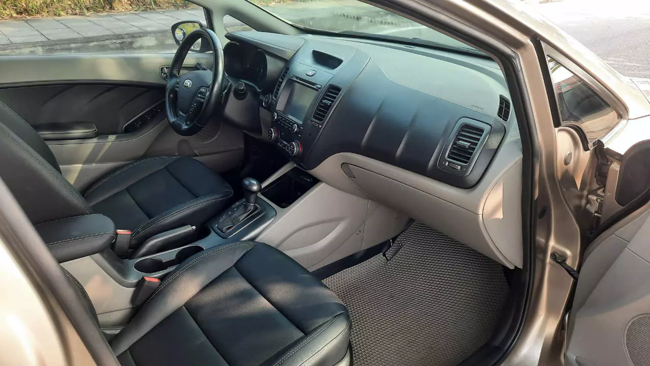 Kia K3 2016 - Bán nhanh xe  K3 đời 2016 xe 1.6AT  một chủ từ đầu 